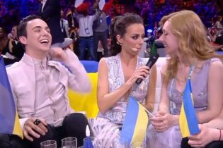MELOVIN довів, що він "вампір", вкусивши ведучу "Євробачення-2018"