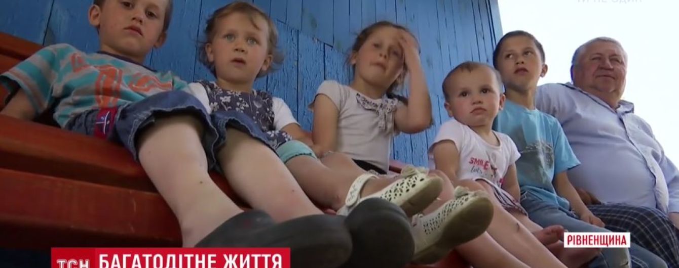 День матері: більше 10 дітей та півсотні онуків – як живуть багатодітні сім'ї на Рівненщині