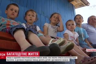 День матері: більше 10 дітей та півсотні онуків – як живуть багатодітні сім'ї на Рівненщині