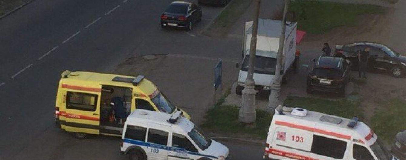 У Москві двоє підлітків примотали себе один до одного скотчем і стрибнули з 14-го поверху