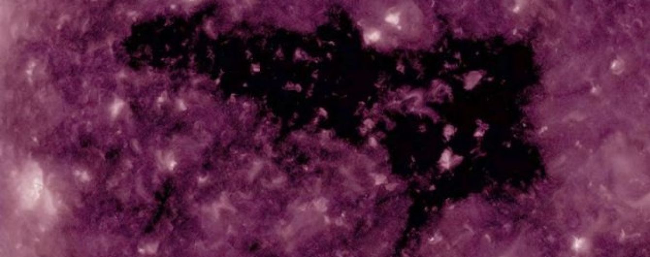 NASA нашла на Солнце очередную дырку