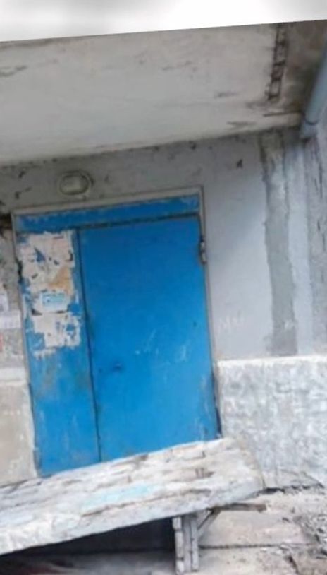 В Донецкой области детей привалила бетонная стена, что подпирала крышу над подъездом