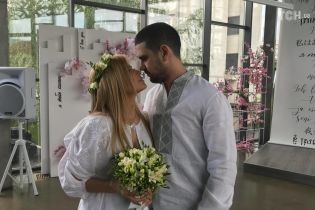 Екс-дружина та нова теща відреагували на експрес-весілля нардепа Дейдея
