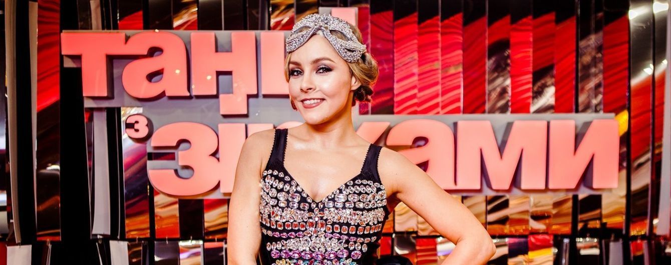 Беременная Алена Шоптенко с немалым животиком украсила обложку глянца