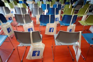 Facebook планирует изменить дизайн Messenger