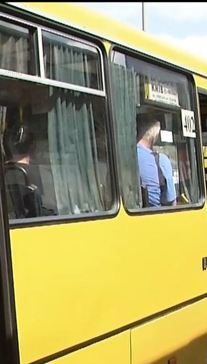 В столице стреляли в маршрутку с людьми внутри