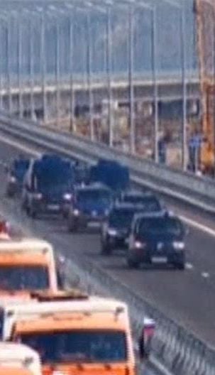 Российские оккупанты планируют открыть "Крымский мост" для легковых автомобилей
