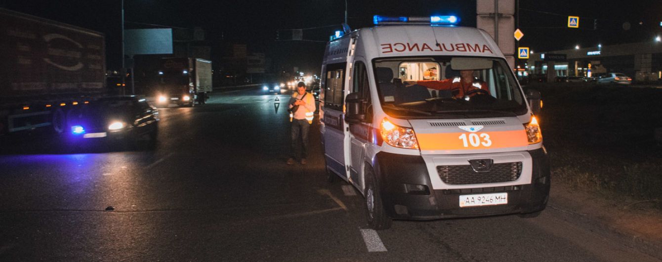 В Киеве мотоциклист сбил насмерть женщину на пешеходном переходе и скрылся с места ДТП