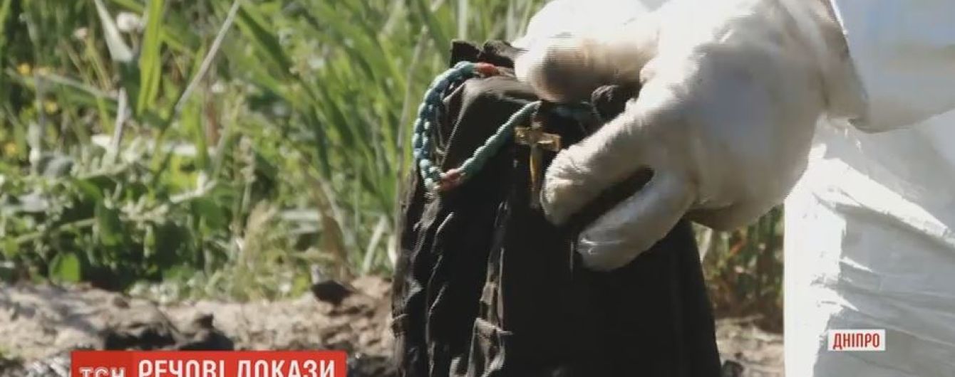 Поблизу Дніпра на звалищі знайшли десятки мішків з речами загиблих АТОвців