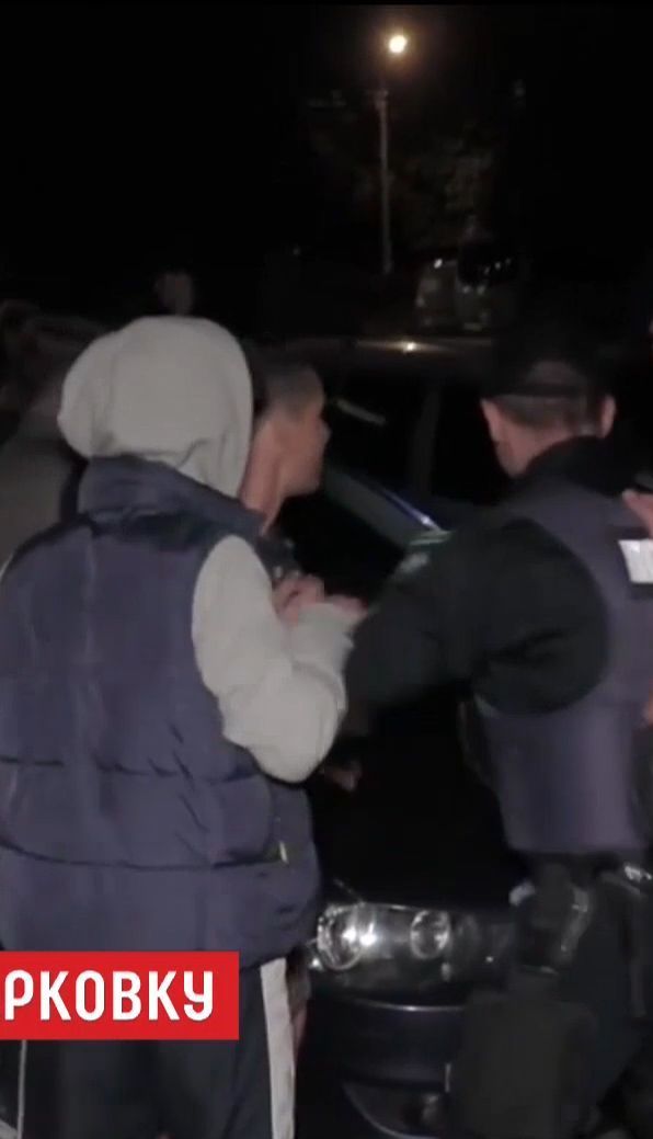 У столиці комунальники та жителі мікрорайону влаштували масову бійку