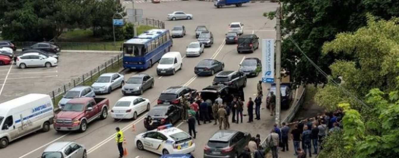 В центре Харькова силовики задержали "криминального авторитета" с арсеналом оружия - СМИ