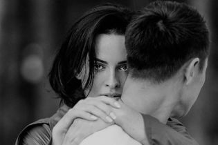 Романтичная Астафьева снялась в нежной фотосессии с женихом и собачкой