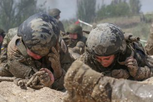 На Донбассе ранен украинский военный - Минобороны