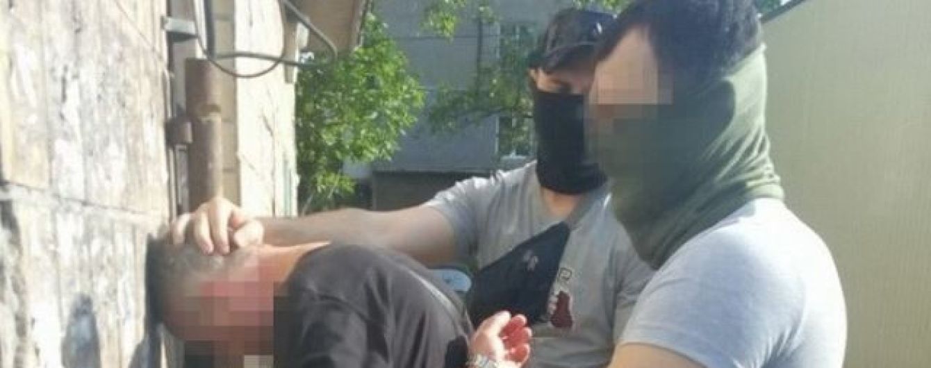 СБУ викрила на хабарництві керівника митного посту на Донеччині