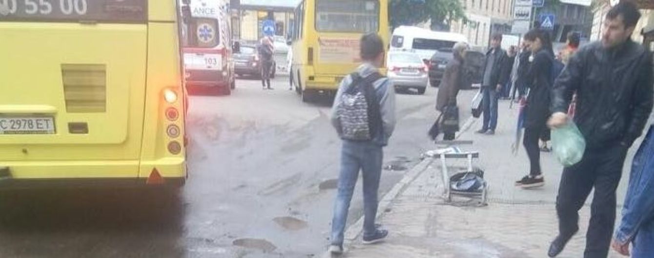 У Львові водій маршрутки знепритомів під час руху