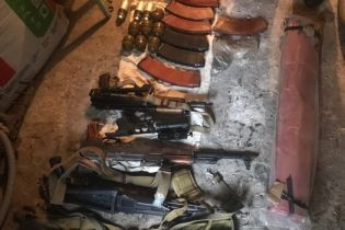 На Донетчине обнаружили схрон с автоматами Калашникова, гранатометами и гранатами