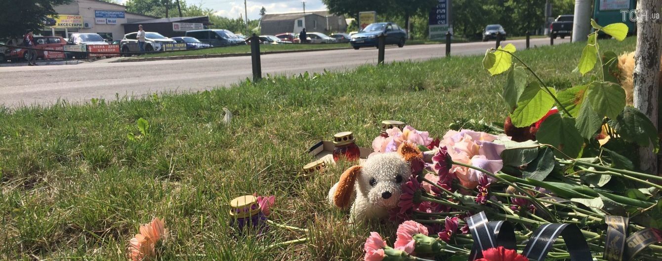 У Борисполі поховали загиблу під колесами автобуса дівчинку