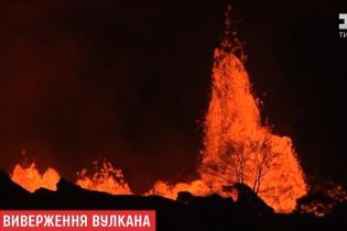 Виверження на Гаваях: складна реакція лави і океану створюють осколки скла і небезпечний газ