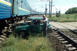 На Николаевщине поезд разбил "Жигули" пенсионера