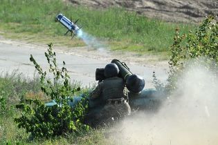 "Точно в ціль": у Турчинова показали фото випробування "Джавелінів" і "Стугни"