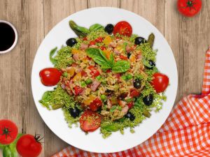 Теплый салат из риса — и гарнир, и закуска