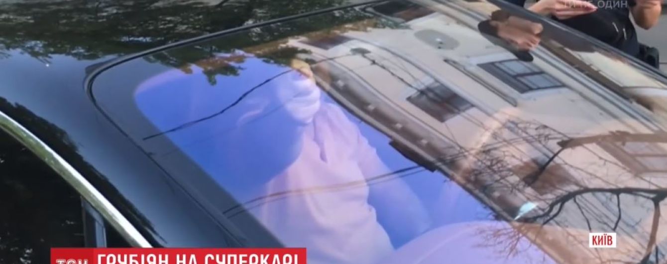 Водитель Bentley обматерил копов за замечание убрать машину с пешеходных переходов