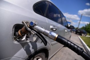 Українські АЗС погодилися знизити ціни на бензин – АМКУ