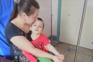 Допоможіть Назару пройти лікування у Китаї