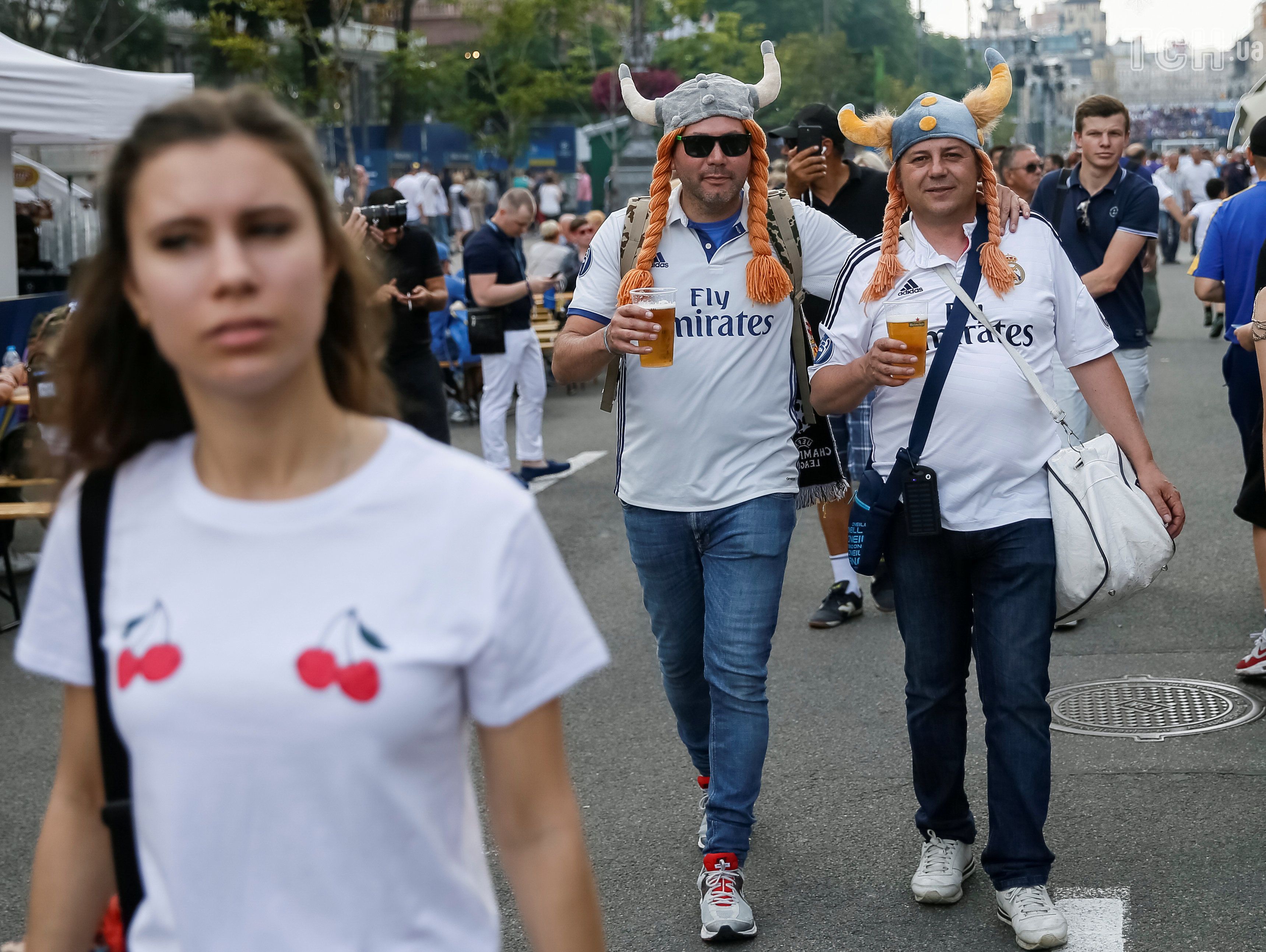 Фанати Реала і Ліверпуля у фан-зоні, фан-зона ЛЧ_5