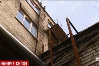 Подробиці смертельного селфі на Львівщині: згубити підлітка могла мокра після дощу покрівля