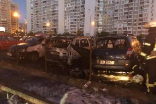 У Києві на очах у поліції спалили автівку помічника Мосійчука
