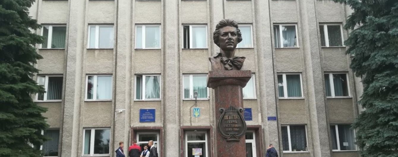У Кропивницькому розбився студент, випавши із вікна музичного коледжу - ЗМІ