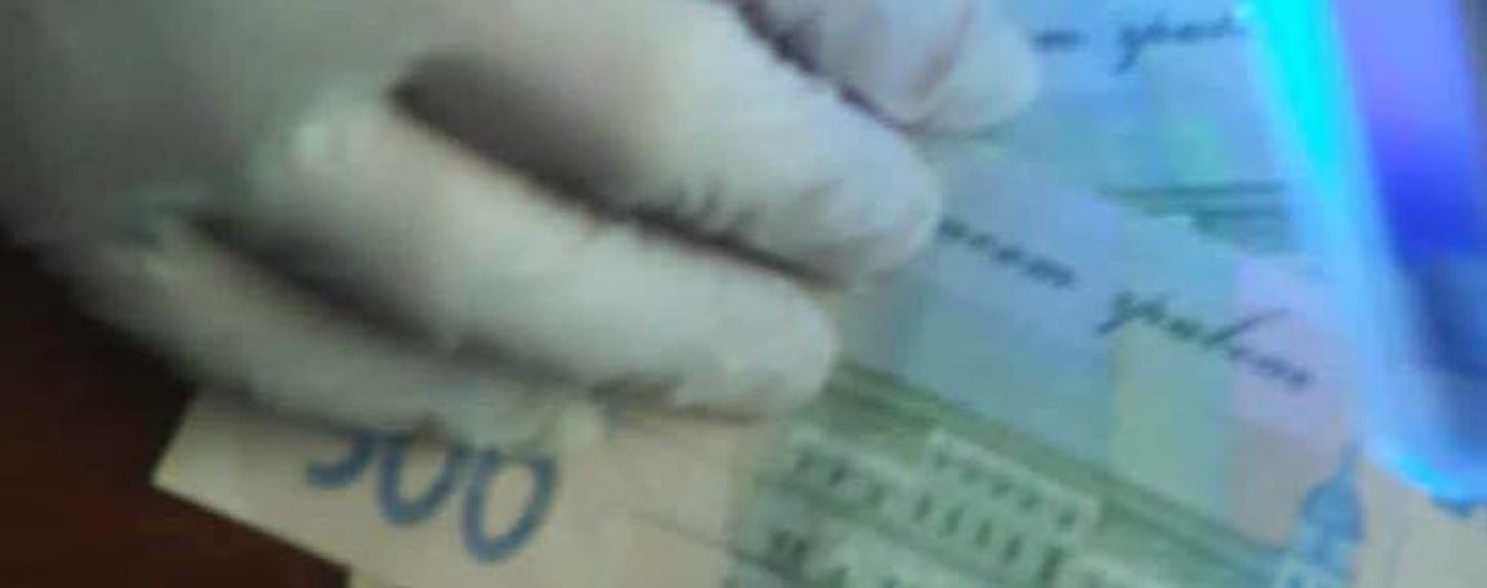 У Запоріжжі на хабарі погорів співробітник внутрішньої безпеки "Приватбанку"