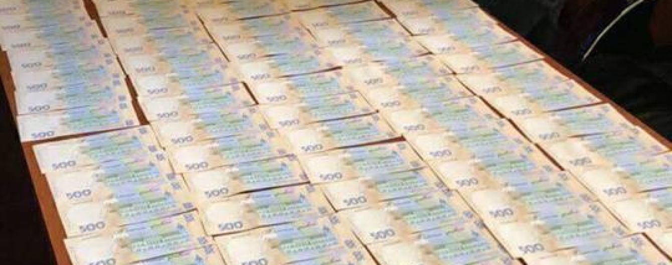 Керівника харківського вокзалу схопили під час отримання 350 тисяч гривень відкату від бізнесмена