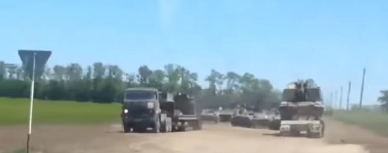 "До Чемпіонату світу готуються". На російсько-українському кордоні виявили колону військової техніки