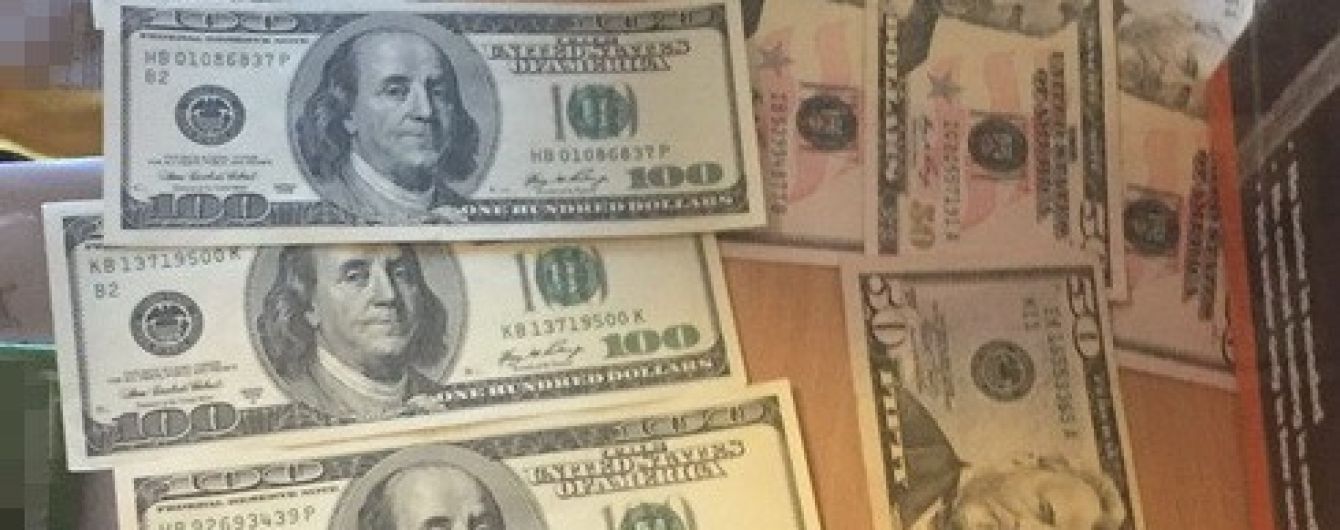 В Житомире чиновники Госэкоинспекции ежемесячно получали более 100 тысяч гривен взятки