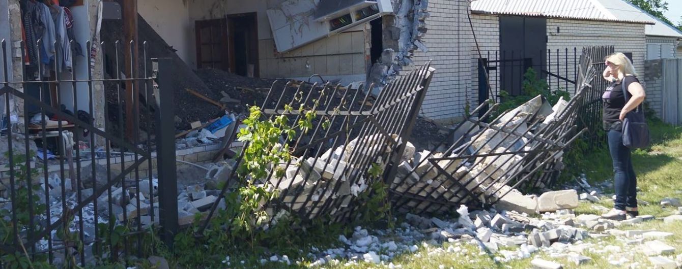 На Луганщині від вибуху у приватному будинку постраждало подружжя