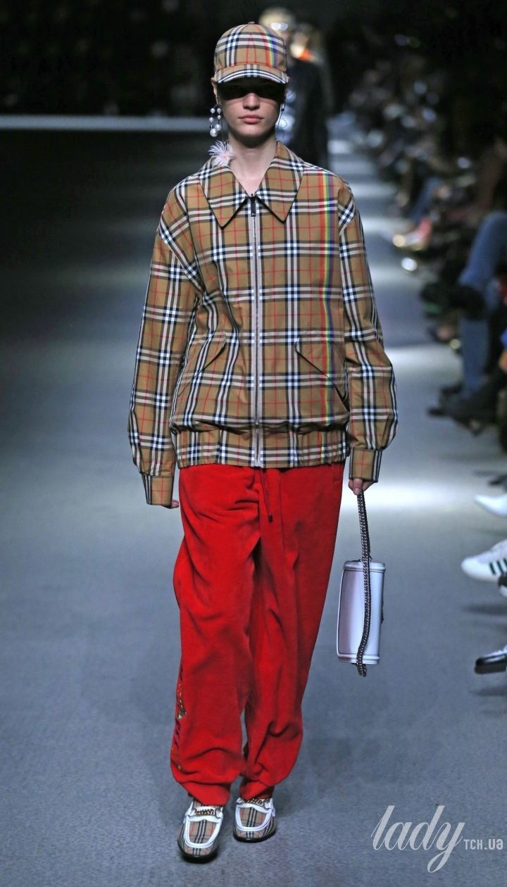   Burberry Collection Pre-Home Wear Fall-Winter 2018-2019 