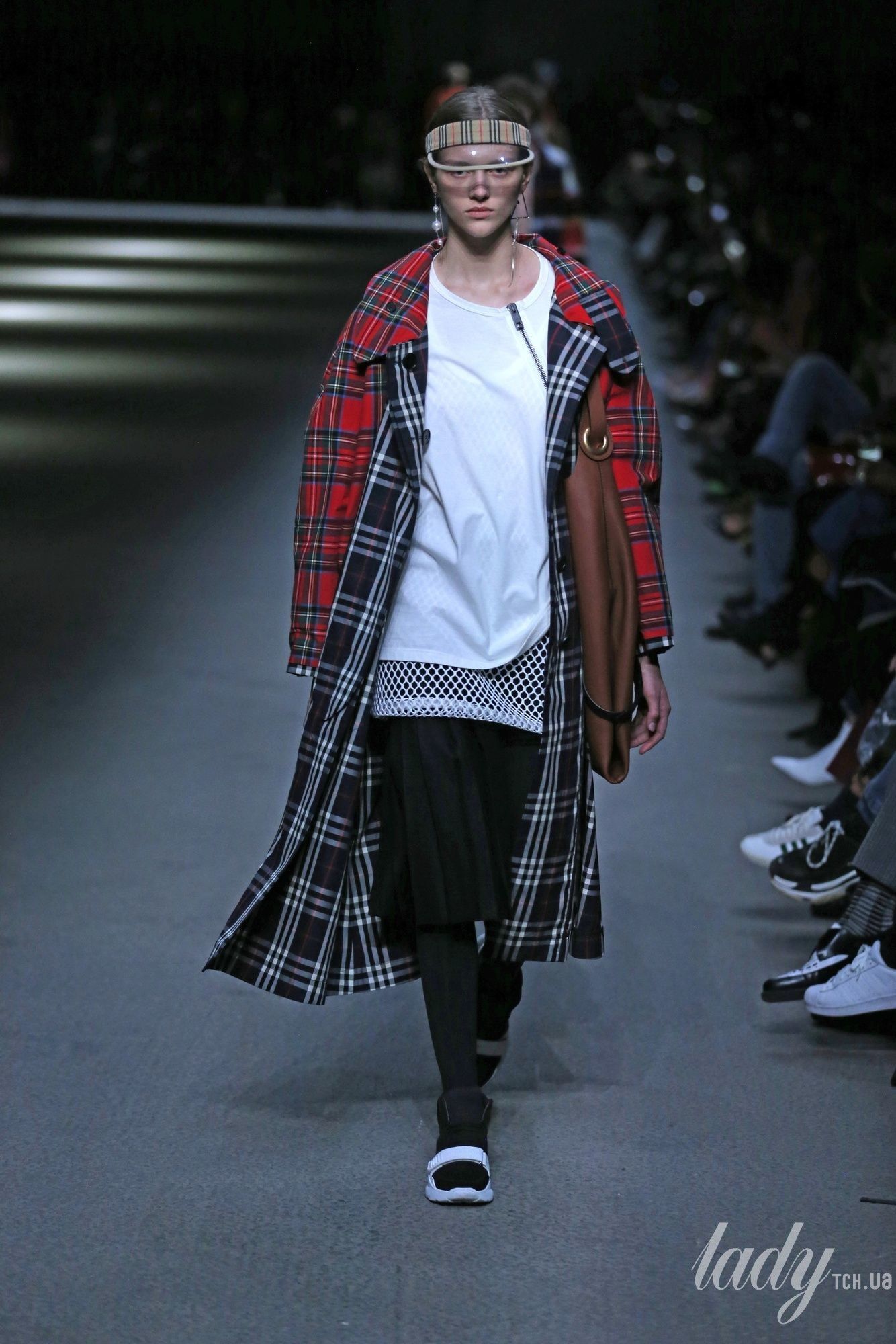 Коллекция Burberry прет-а-порте сезона осень-зима 2018-2019_9