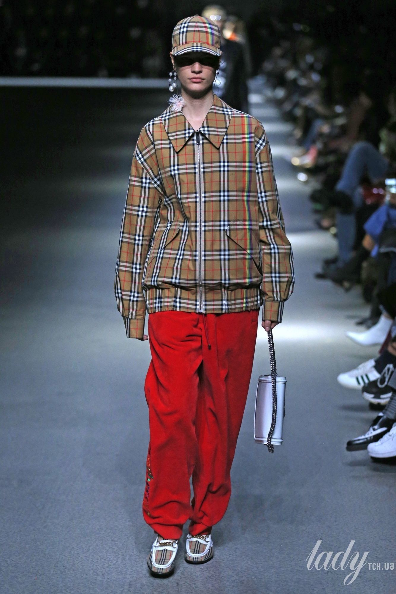 Коллекция Burberry прет-а-порте сезона осень-зима 2018-2019_17