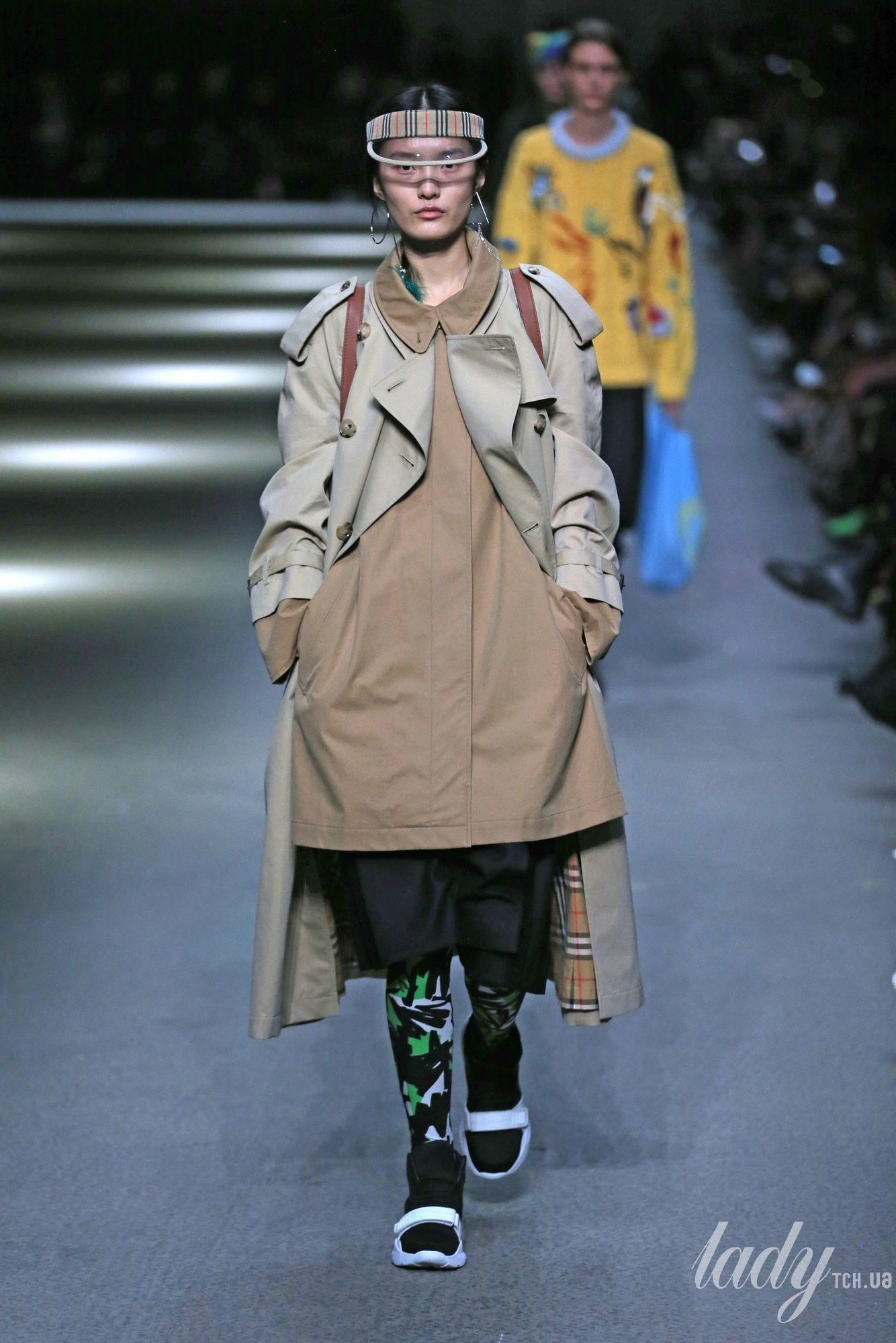 Коллекция Burberry прет-а-порте сезона осень-зима 2018-2019_37