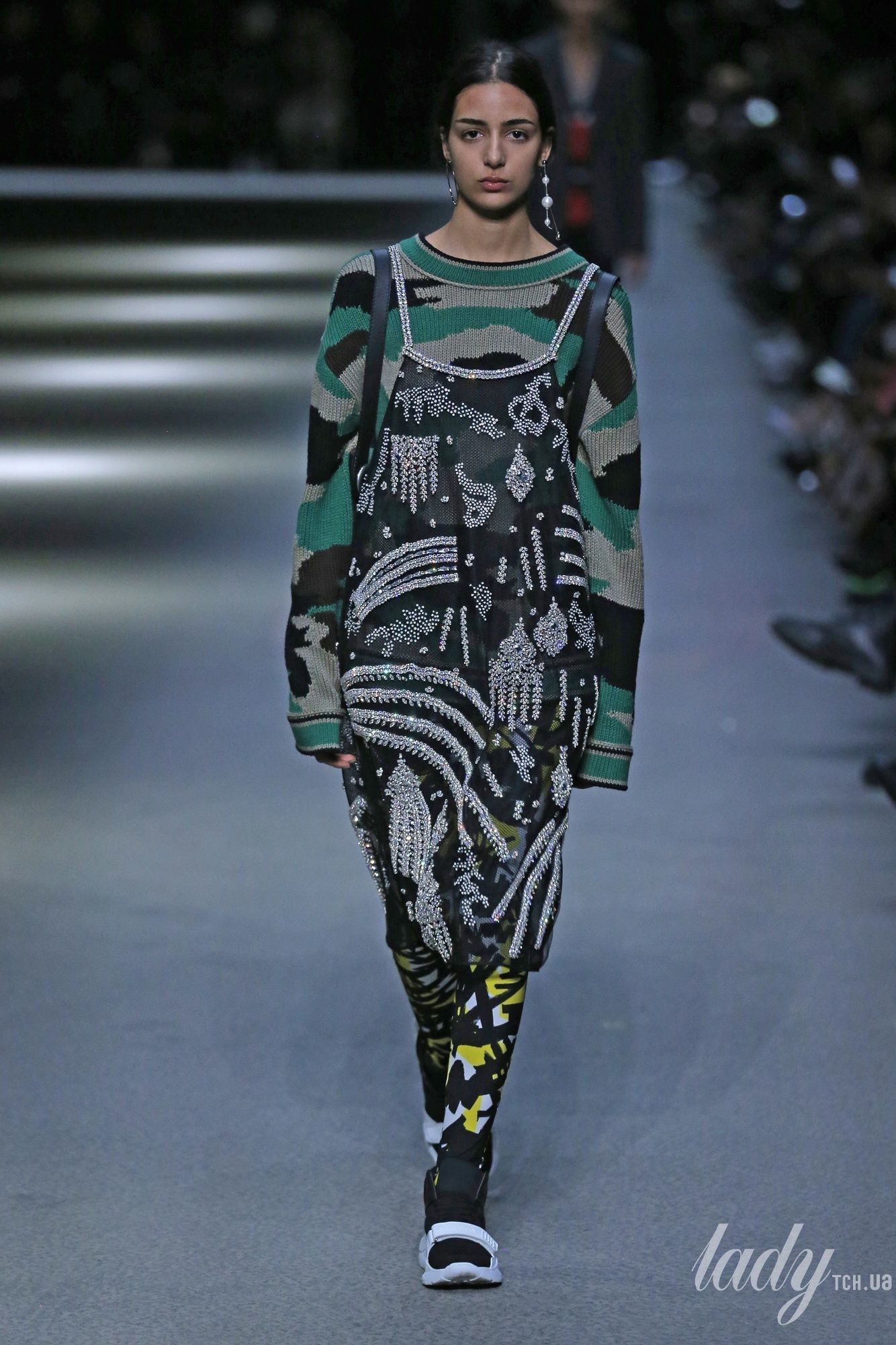 Коллекция Burberry прет-а-порте сезона осень-зима 2018-2019_40