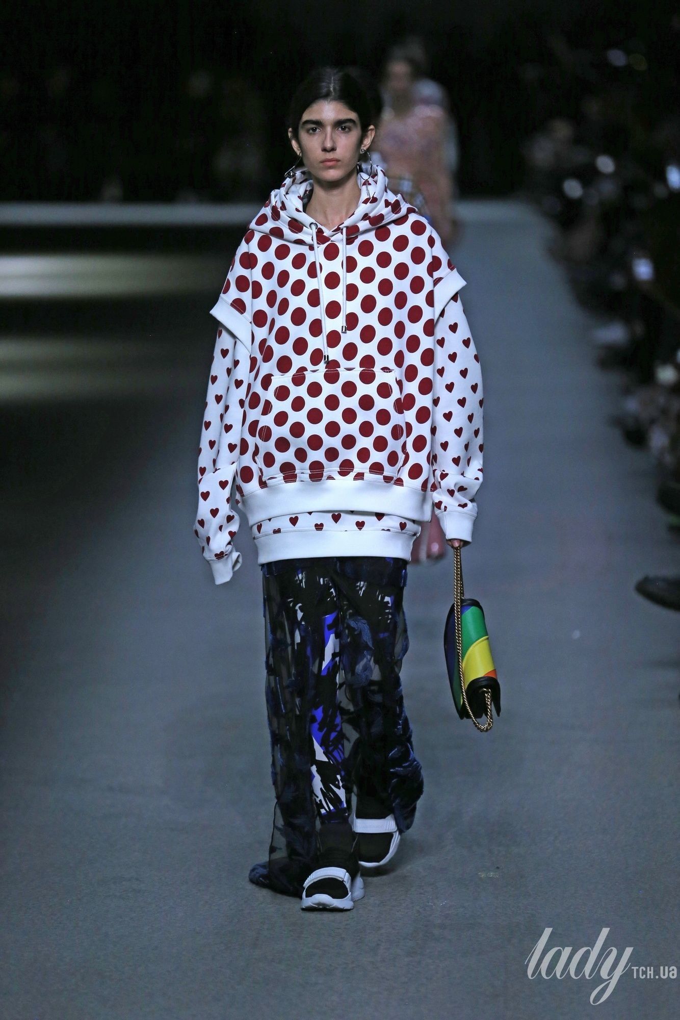 Коллекция Burberry прет-а-порте сезона осень-зима 2018-2019_61