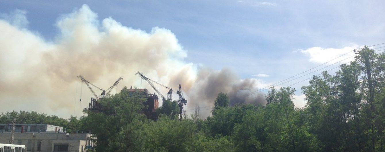В Чернобыле в лесополосе начались значительные пожары