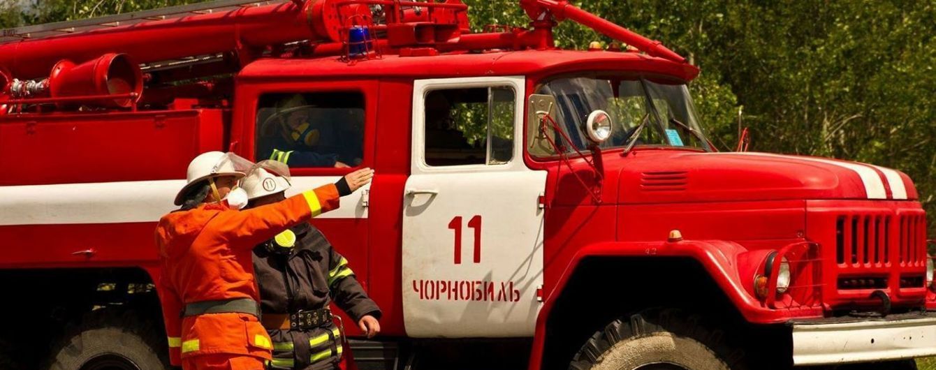 Тушат самолетами и вертолетом. В ГСЧС рассказали подробности пожара в Чернобыльской зоне
