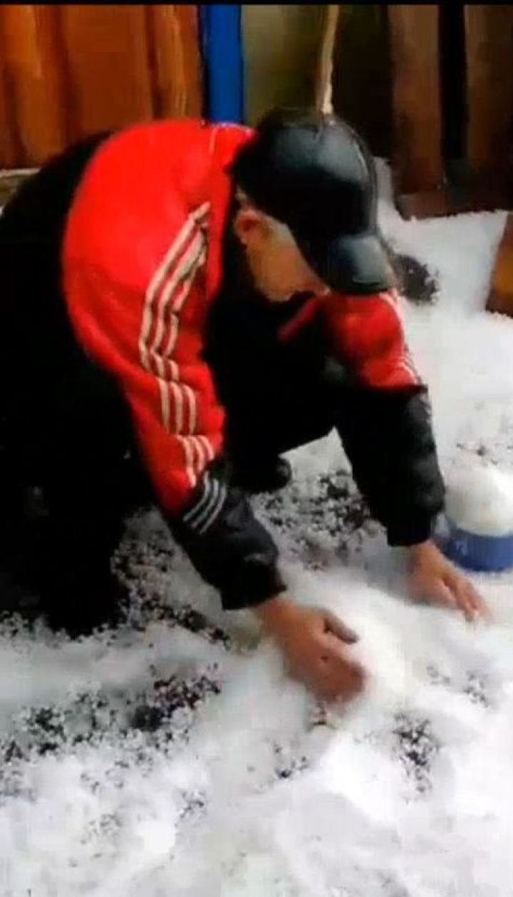 В Винницкой области выпал град и снег