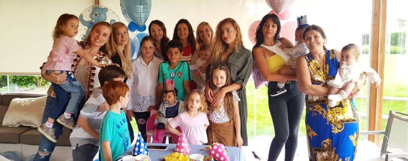 Дівчина Роналду показала, як родина відсвяткувала день народження двійнят без Кріштіану