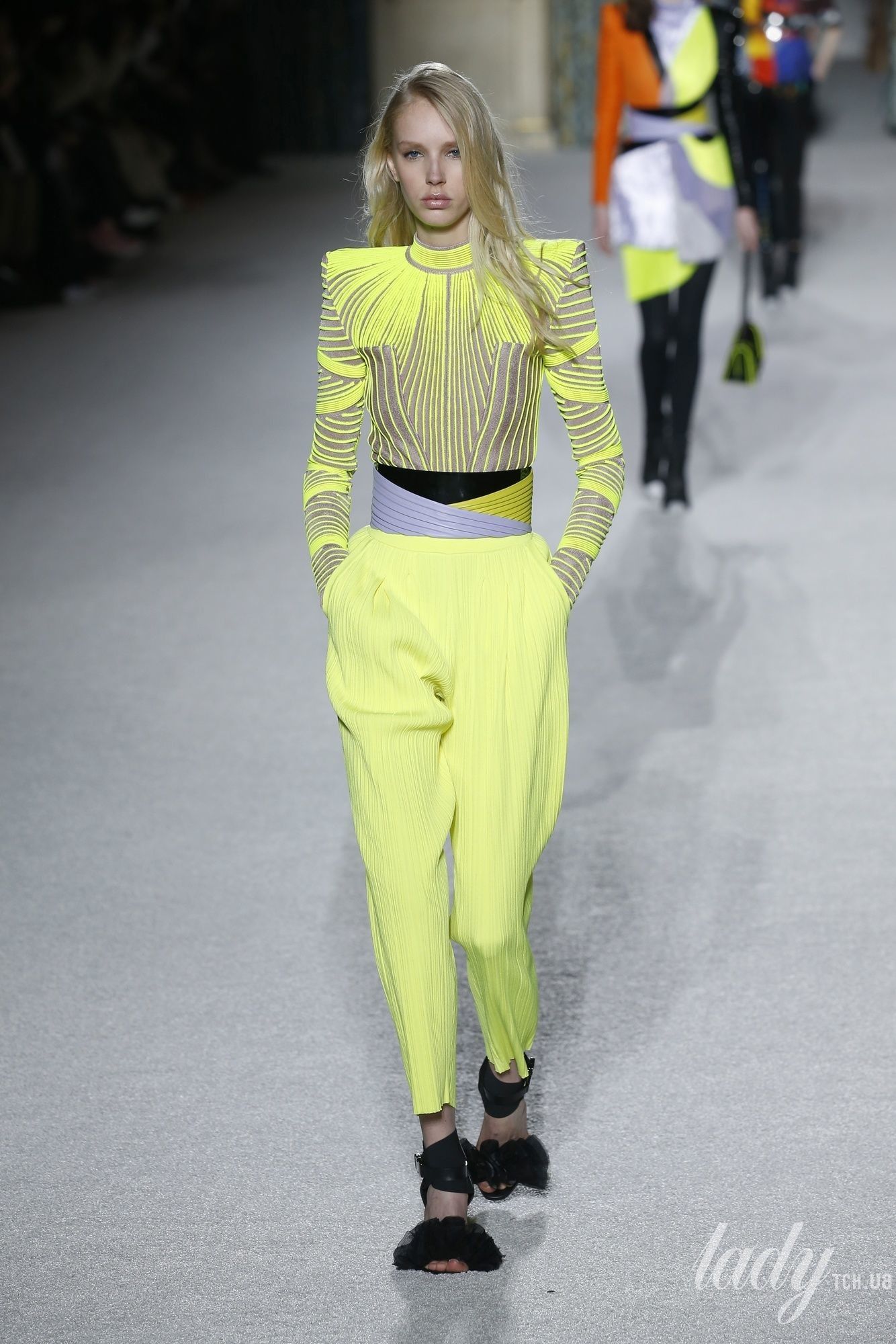 Коллекция Balmain прет-а-порте сезона осень-зима 2018-2019_59