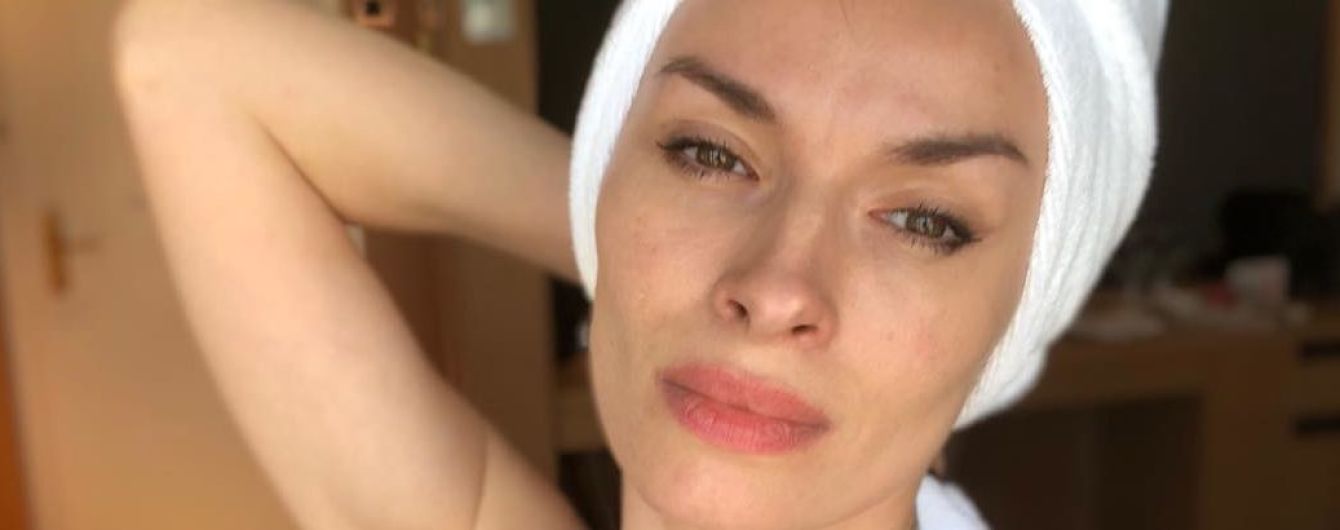 В кружевном белье и почти без макияжа: Надя Мейхер показала, как выглядит по утрам