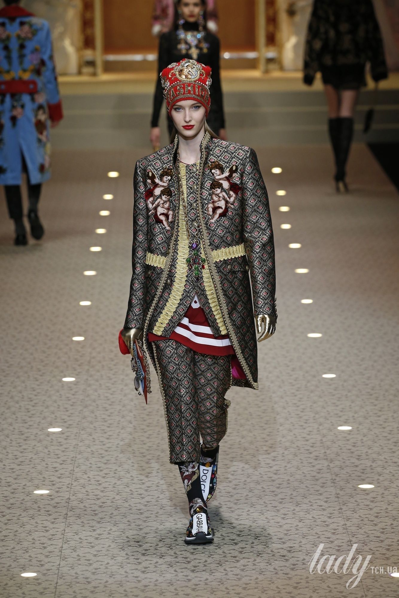 Коллекция Dolce&Gabbana прет-а-порте сезона осень-зима 2018-2019_20
